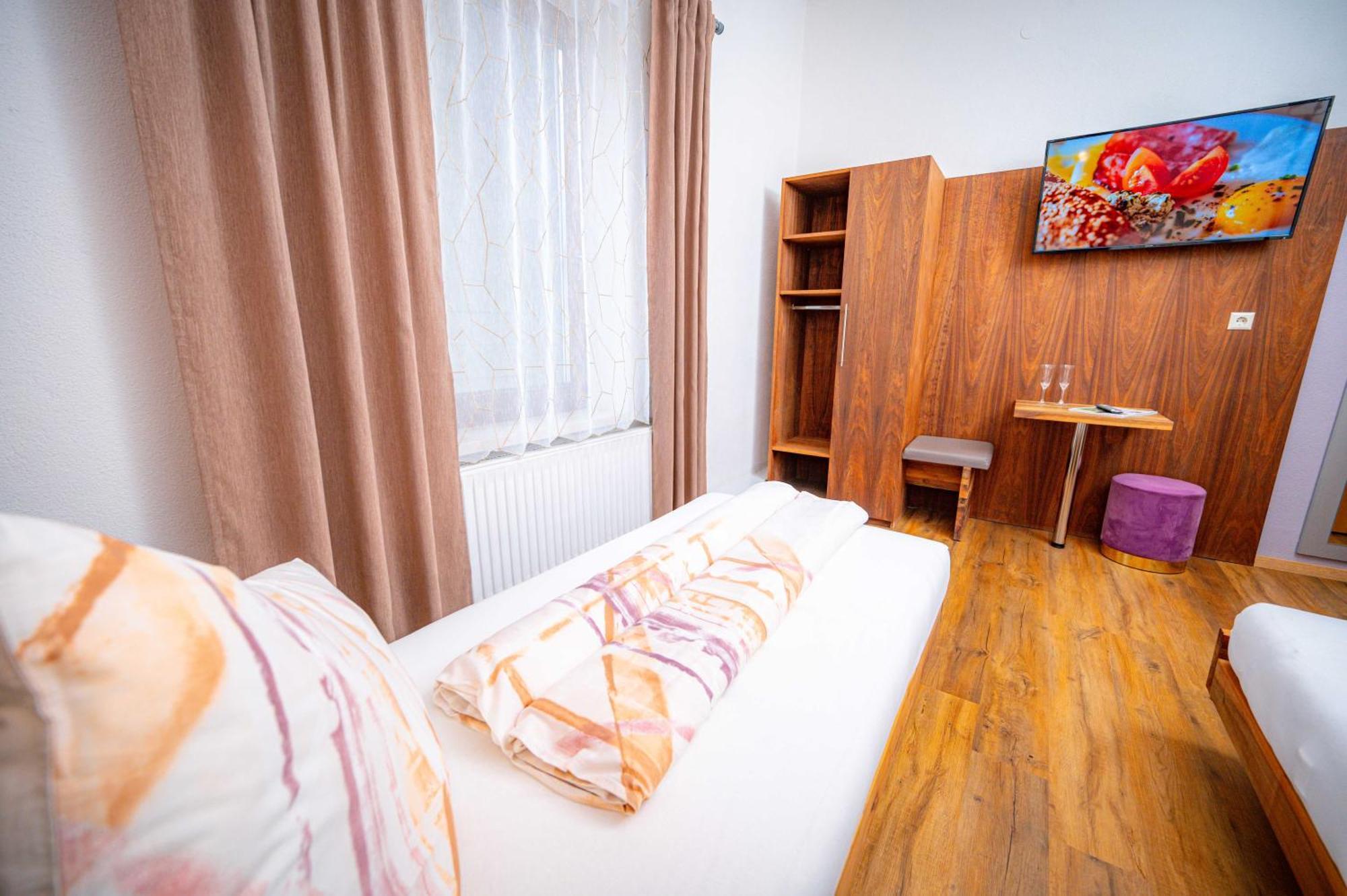 Pension Sandhof Knittelfeld Esterno foto